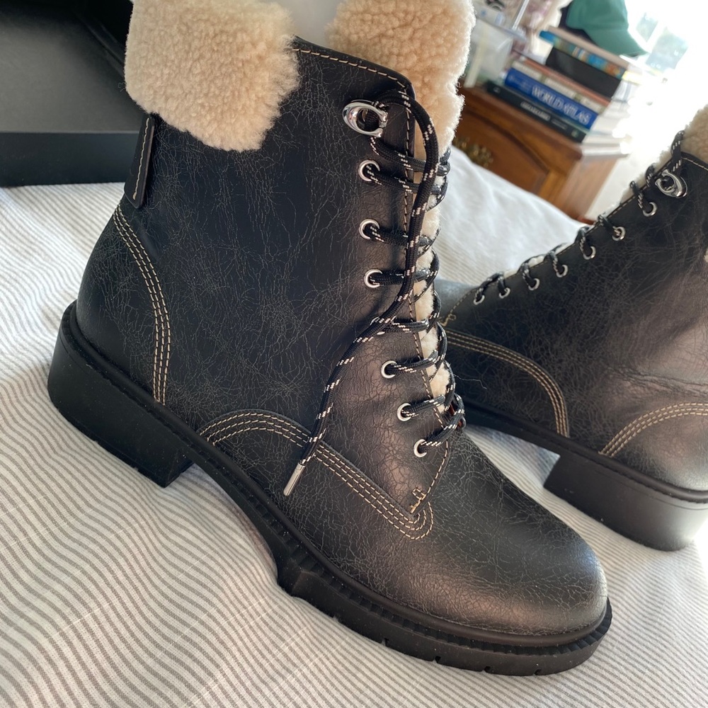 Size 10 Coach Lorimer Bootie w Shearling - Picture 8 of 16